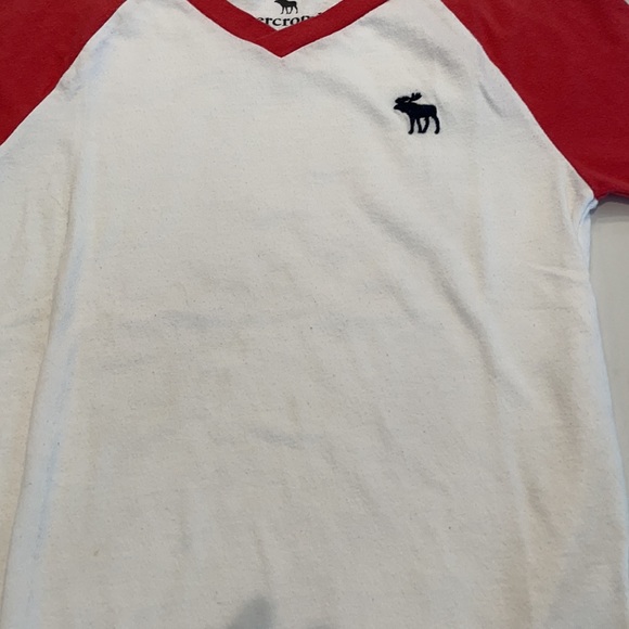 Boys Abercrombie and Fitch kids T-shirt. Size 5-6 - Picture 2 of 4